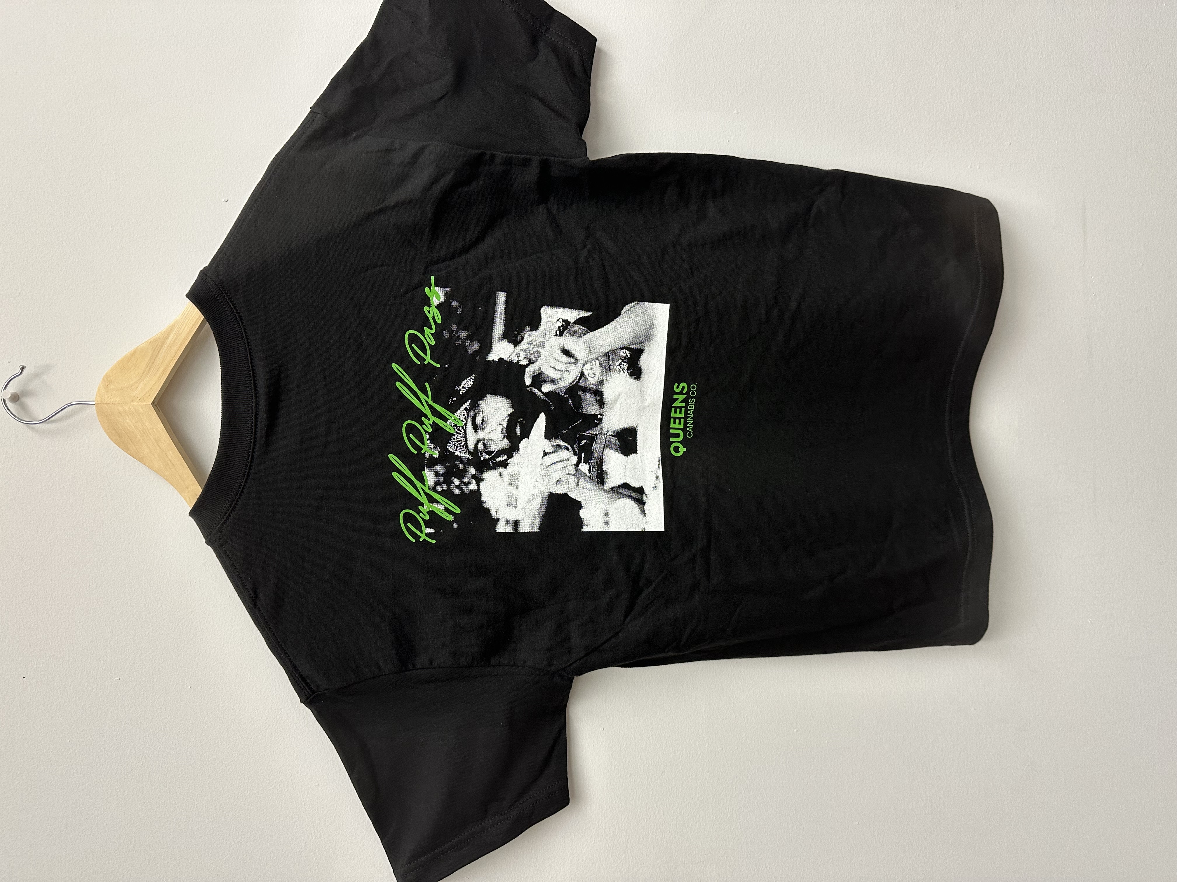 Queens Cannabis Co. : Queens T-Shirt Black JOINTS (M)